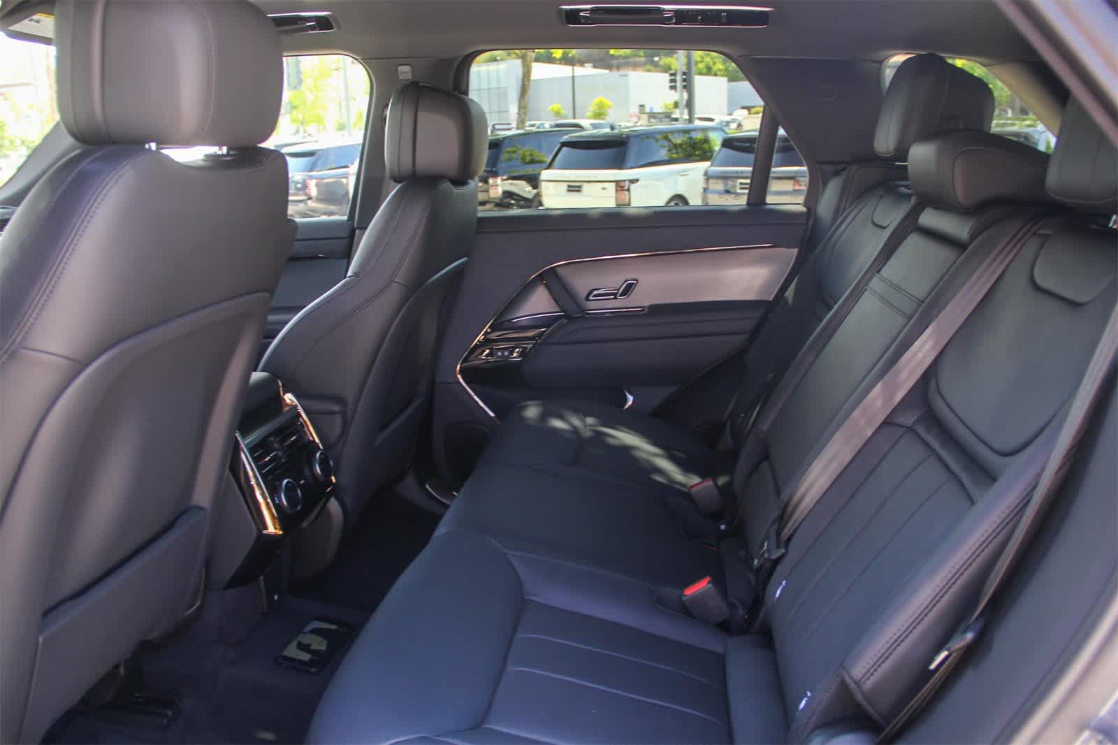 Thumbnail: 2023 Land Rover Range Rover Sport - 16