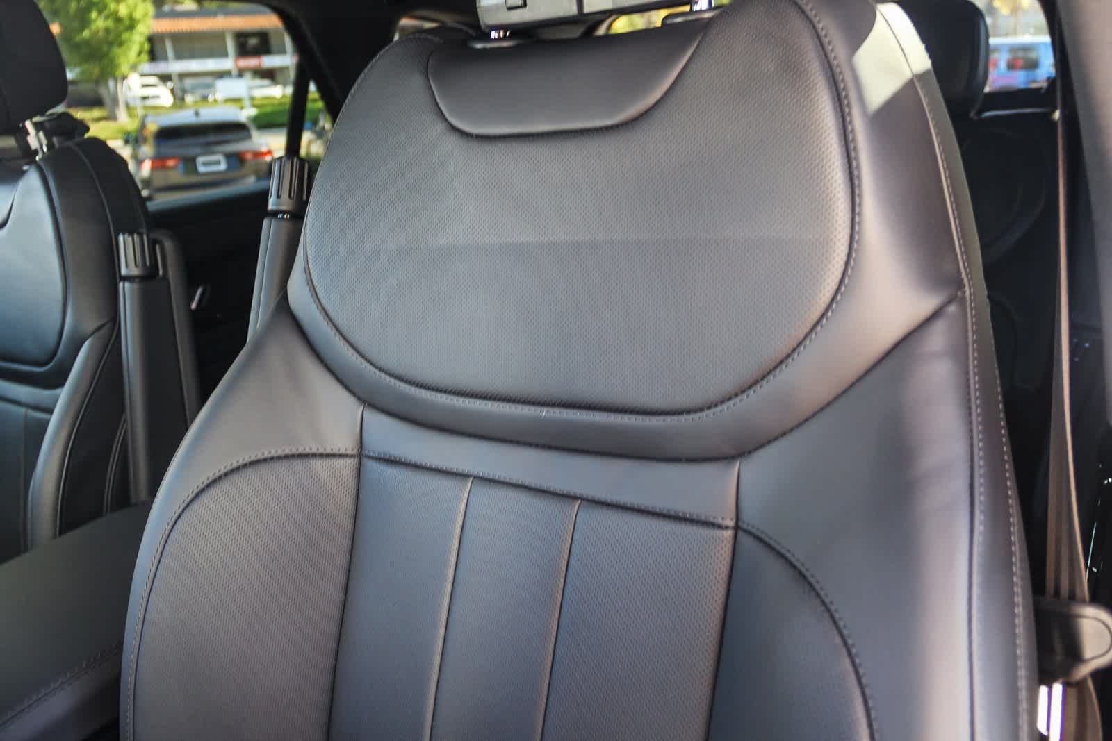 Thumbnail: 2025 Land Rover Range Rover Sport - 24