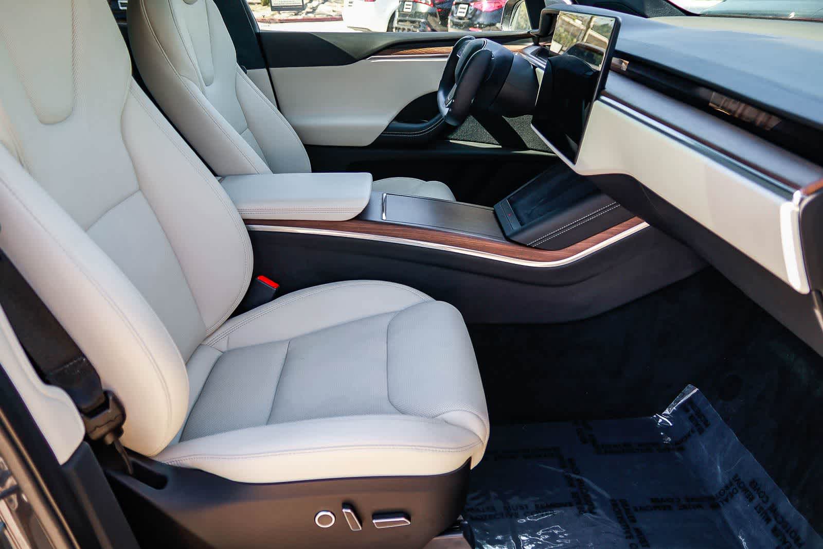 Thumbnail: 2023 Tesla Model X - 17