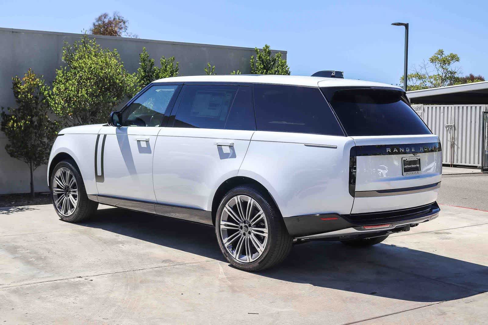 Thumbnail: 2026 Land Rover Range Rover - 4