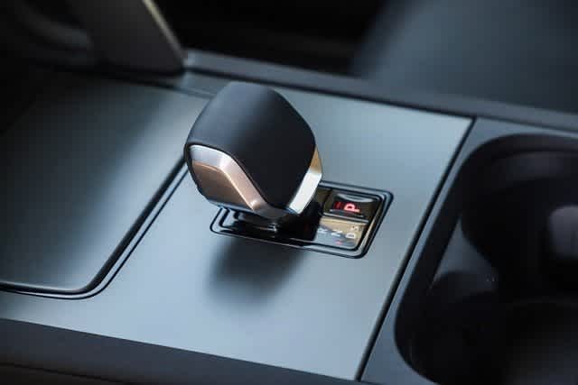 Thumbnail: 2024 Land Rover Discovery Sport - 20