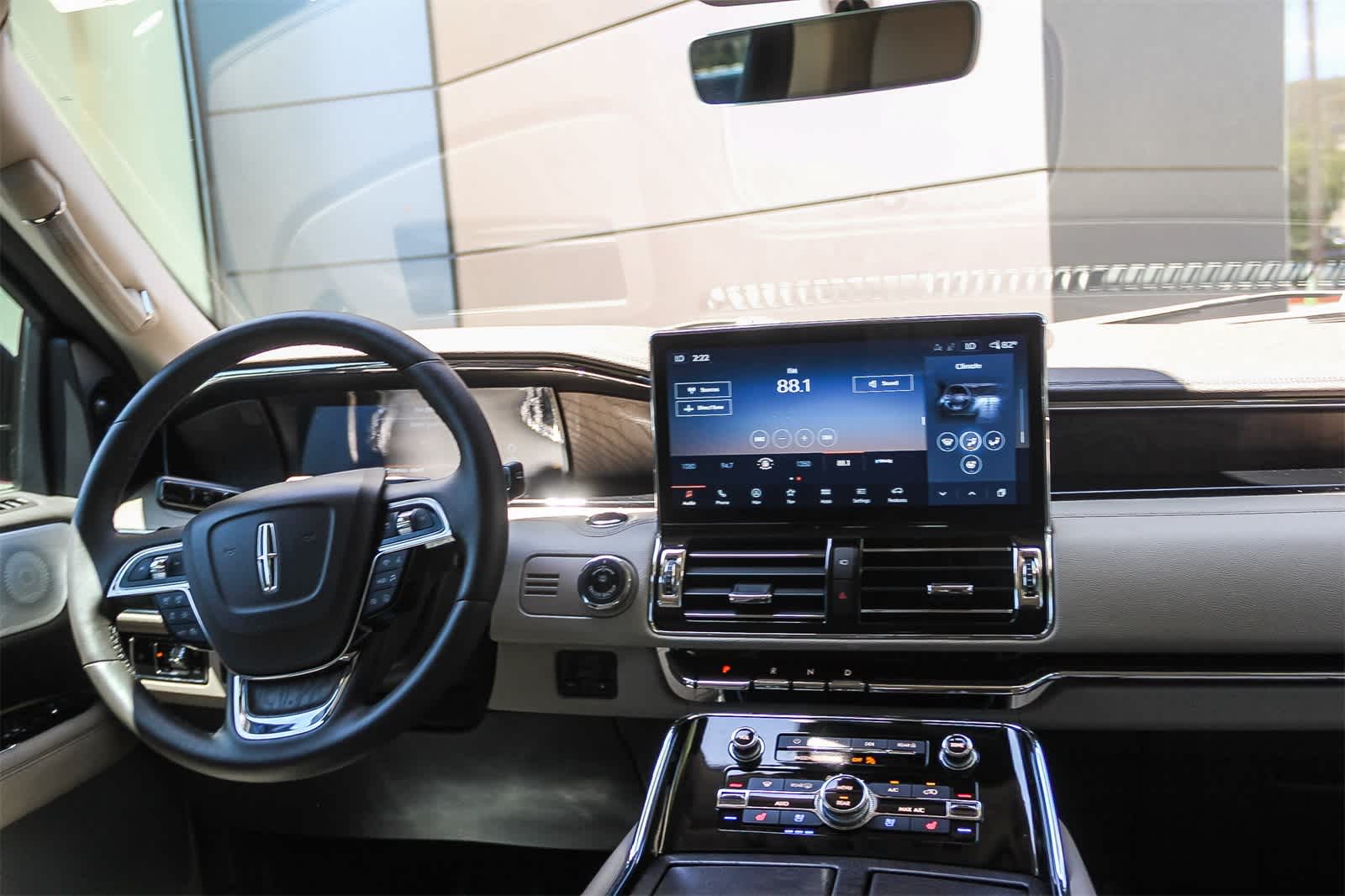 Thumbnail: 2023 Lincoln Navigator - 12