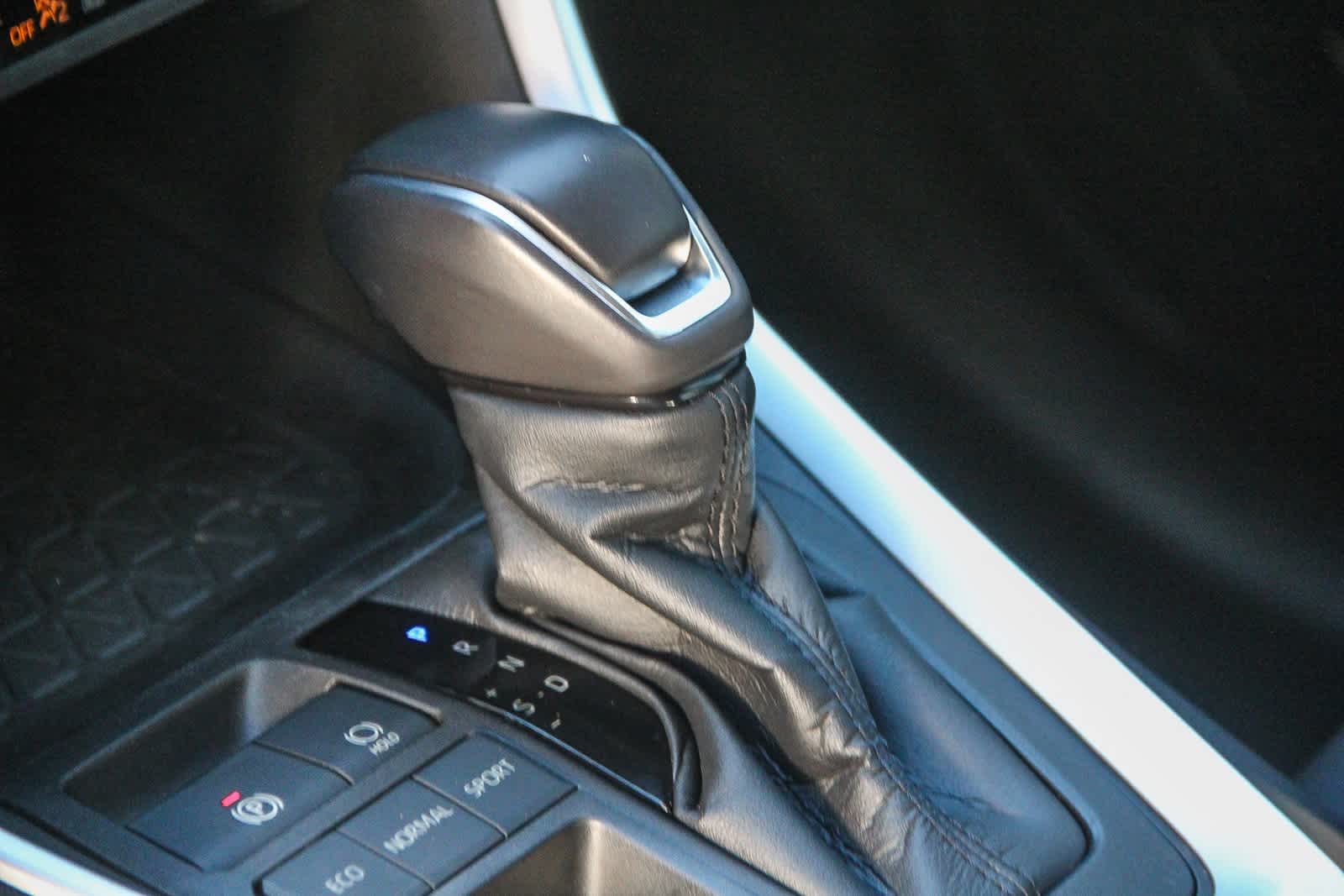 Thumbnail: 2022 Toyota RAV4 - 18