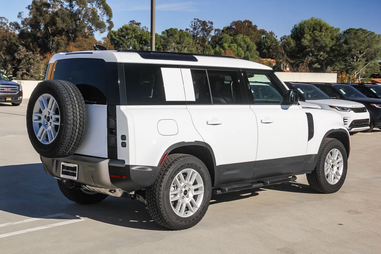 Thumbnail: 2026 Land Rover Defender - 7