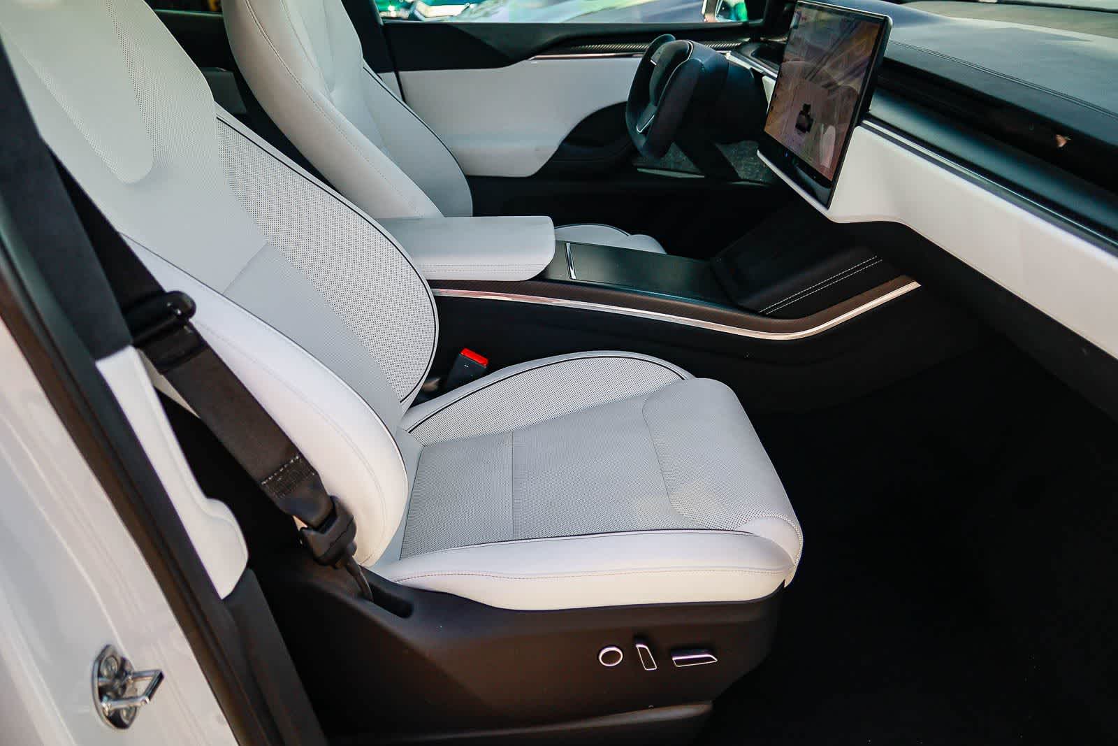 Thumbnail: 2023 Tesla Model X - 17