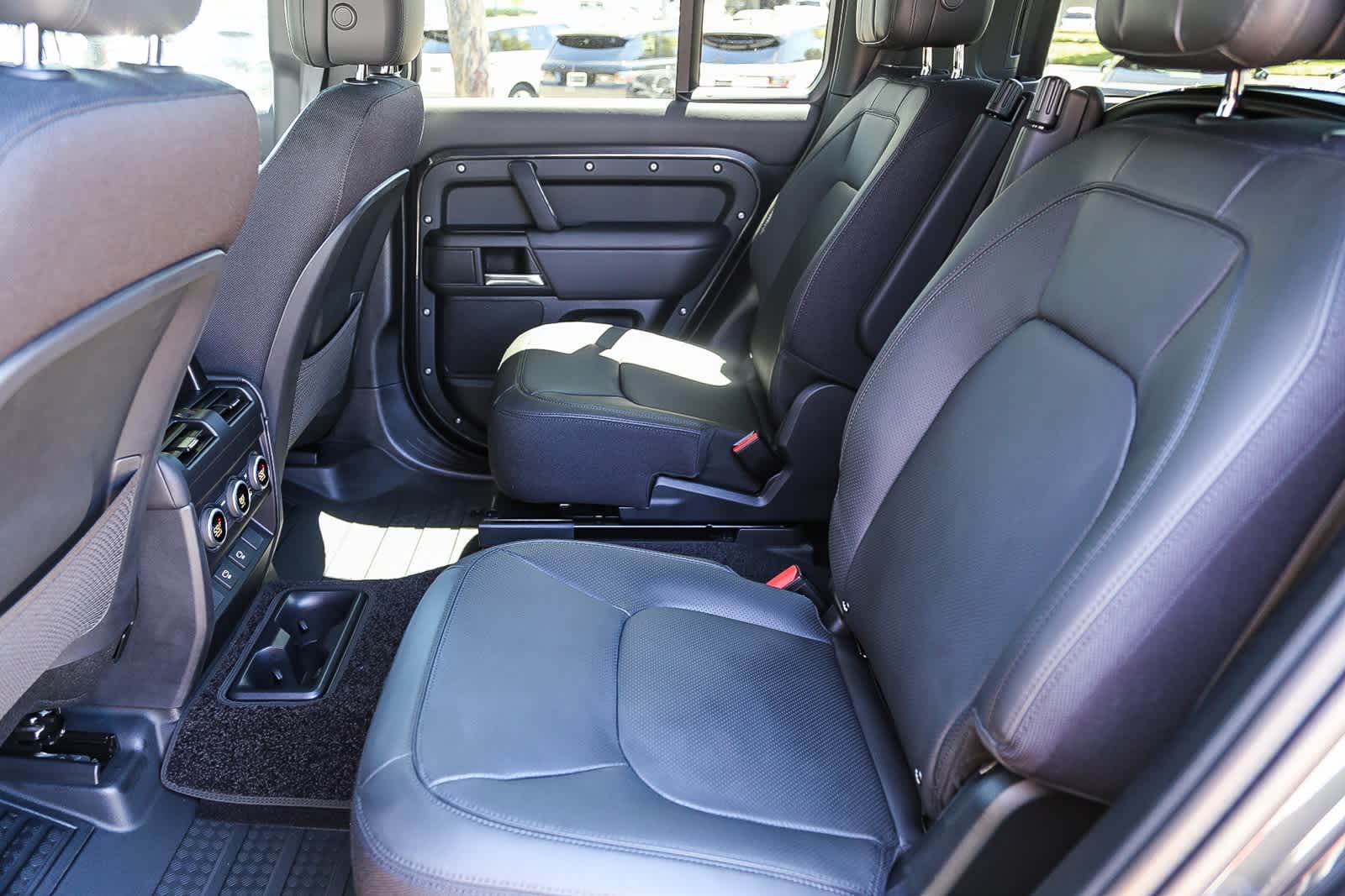 Thumbnail: 2025 Land Rover Defender - 18