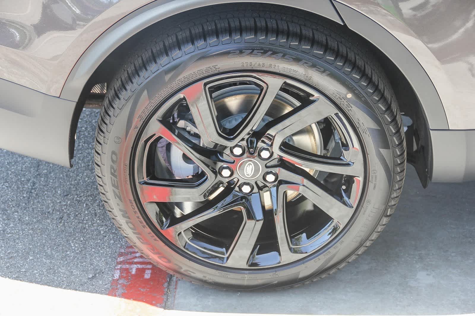 Thumbnail: 2025 Land Rover Discovery - 8