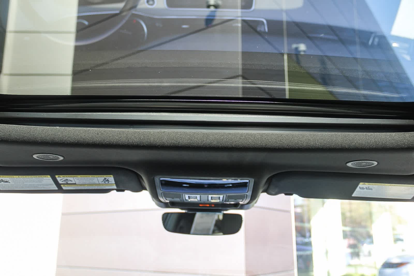 Thumbnail: 2023 Land Rover Range Rover Evoque - 15