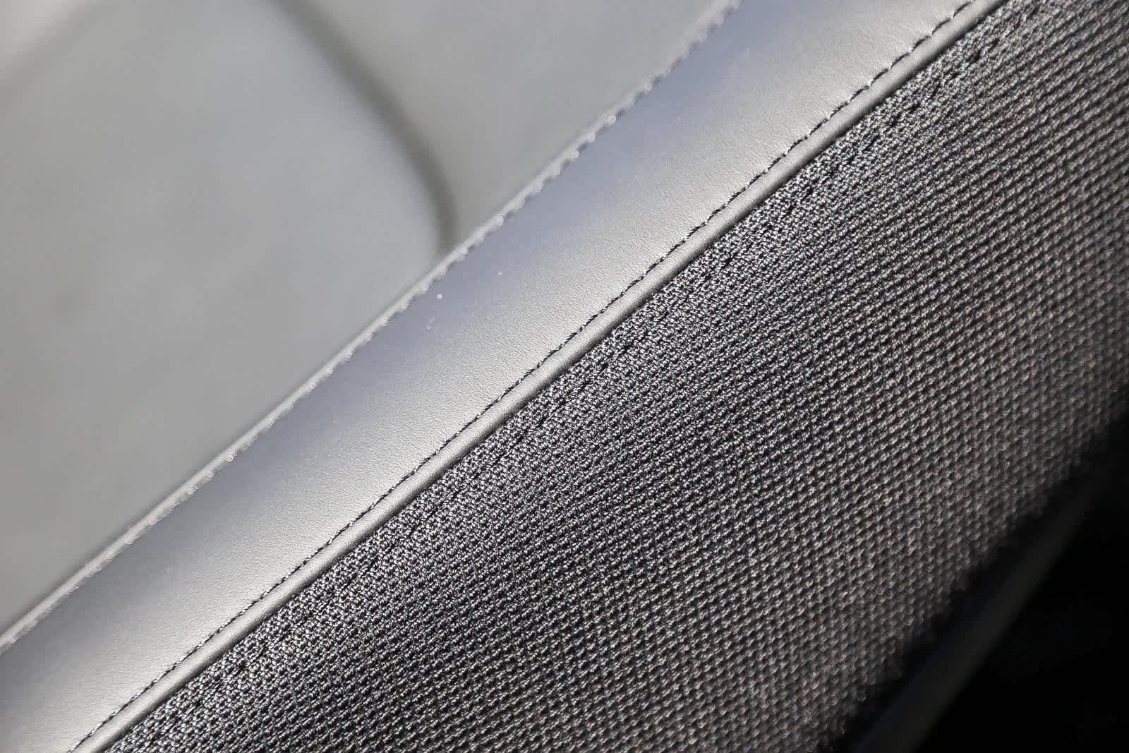 Thumbnail: 2025 Land Rover Defender - 24