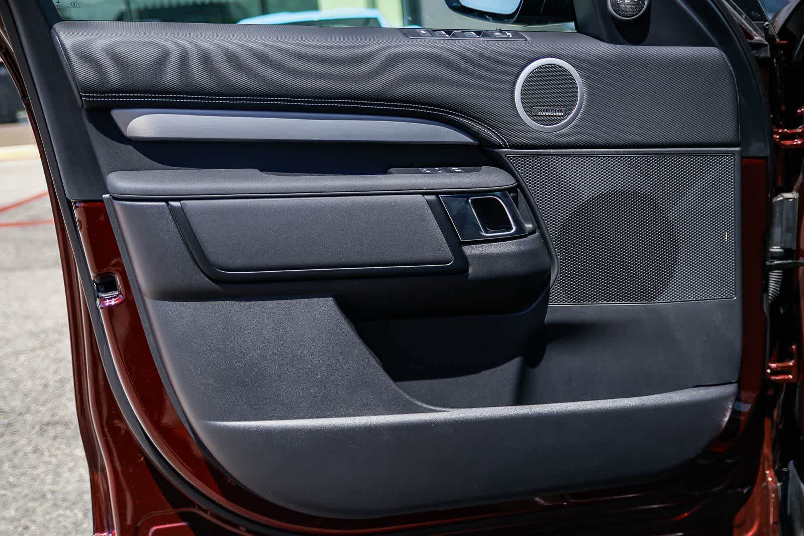 Thumbnail: 2026 Land Rover Discovery - 21