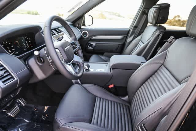 Thumbnail: 2025 Land Rover Discovery - 19