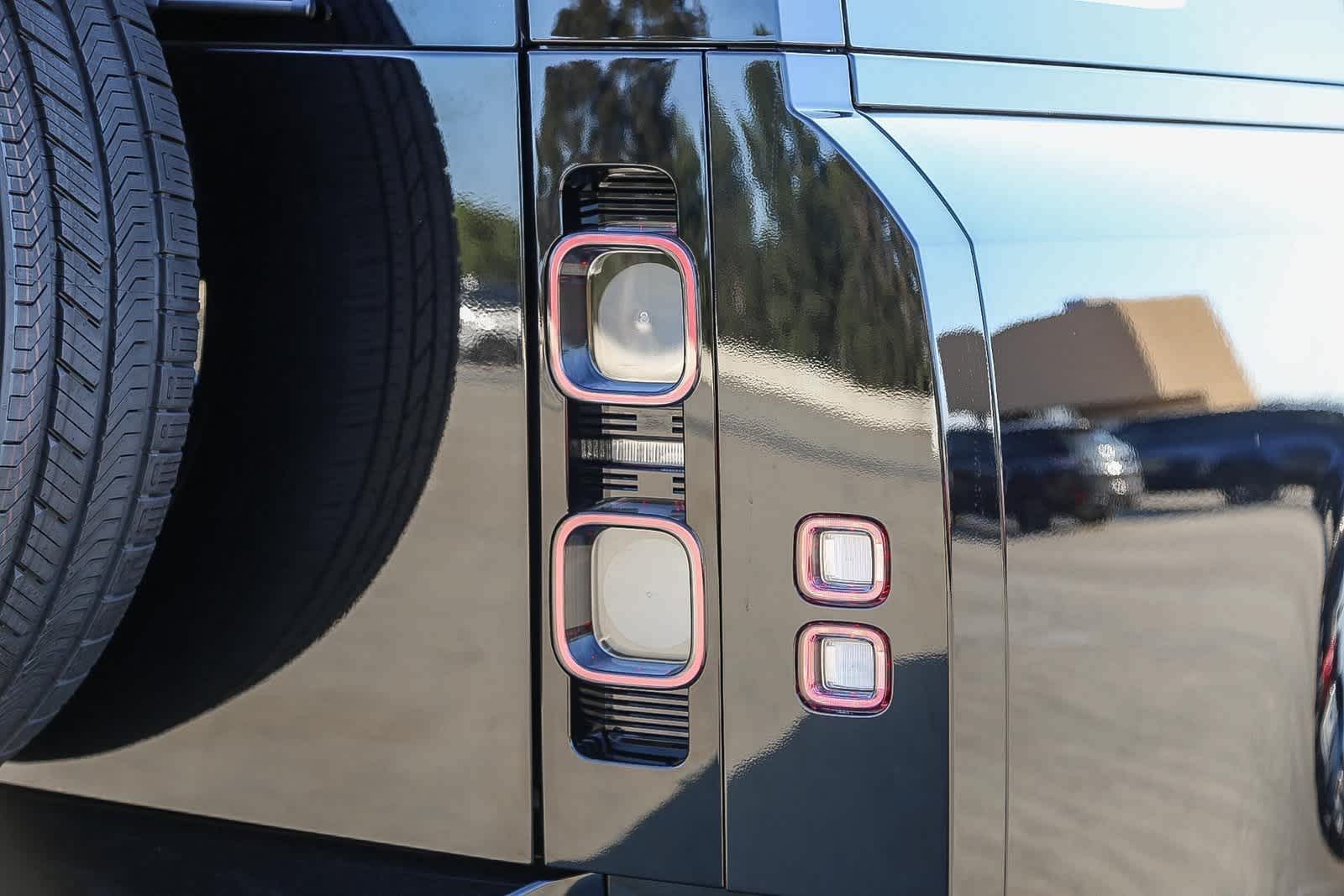 Thumbnail: 2025 Land Rover Defender - 8