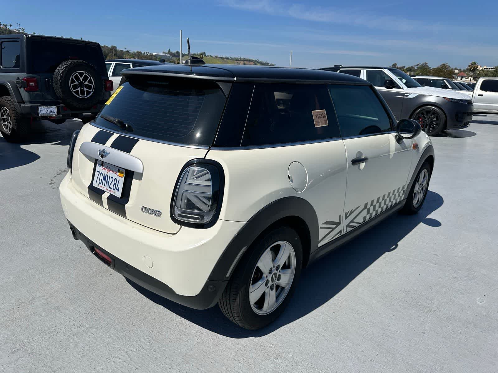 Thumbnail: 2014 MINI Cooper Hardtop - 4