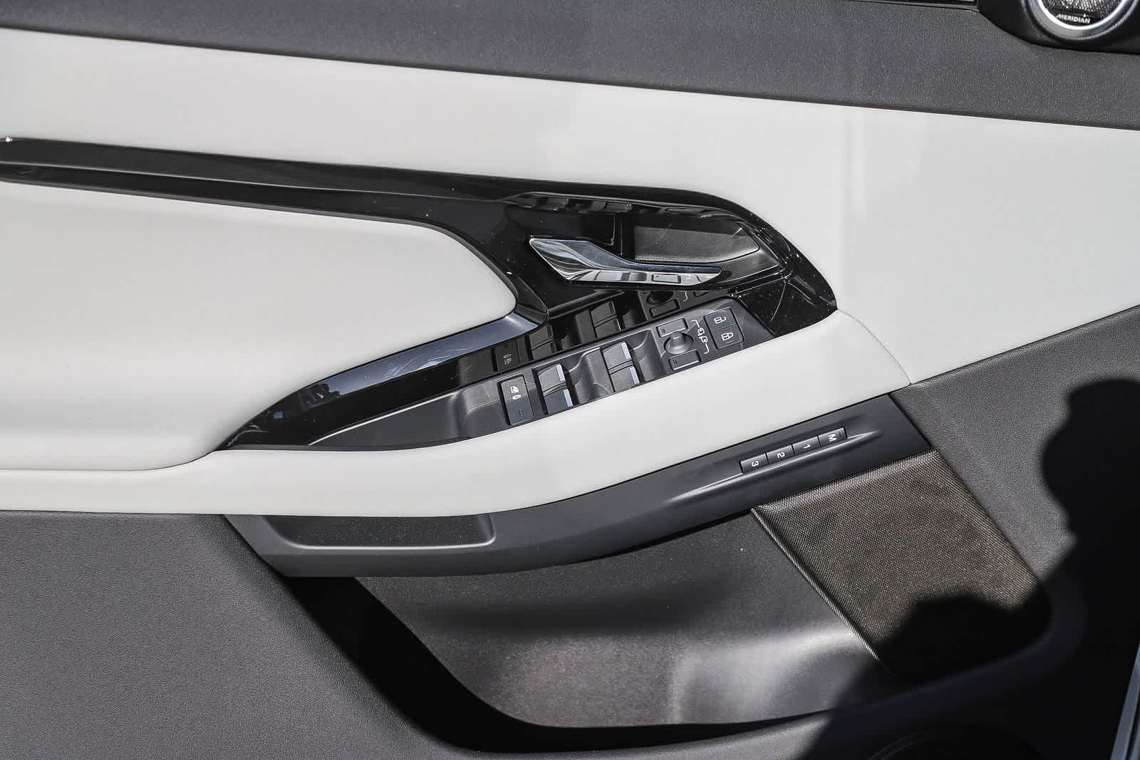 Thumbnail: 2026 Land Rover Range Rover Evoque - 19