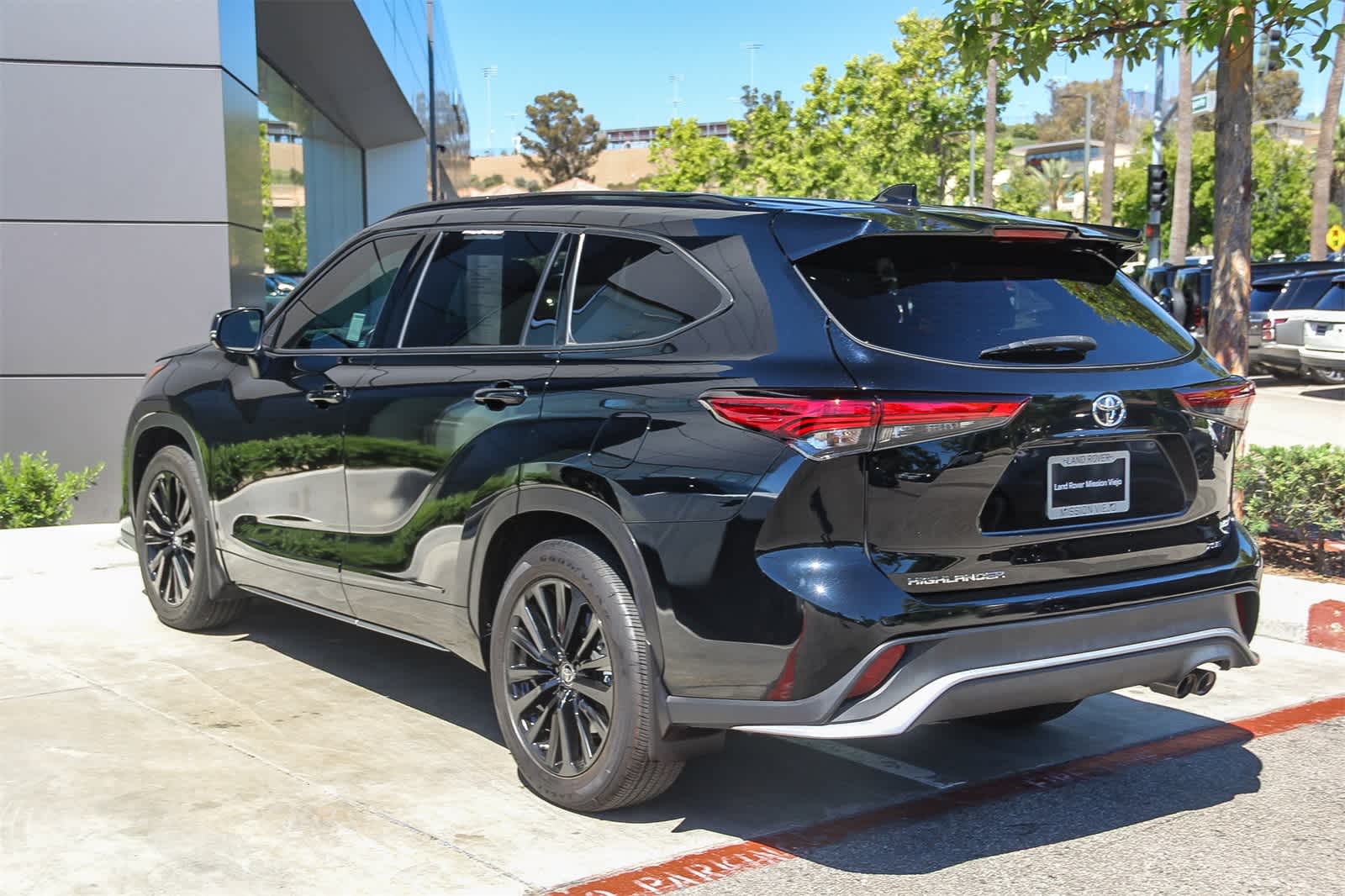 Thumbnail: 2023 Toyota Highlander - 4