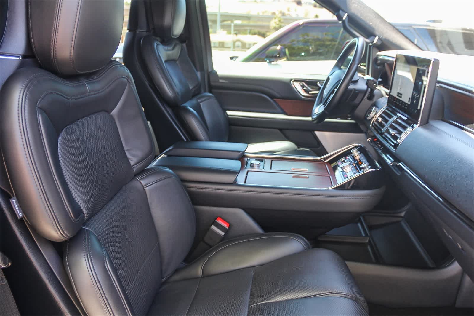 Thumbnail: 2023 Lincoln Navigator - 23