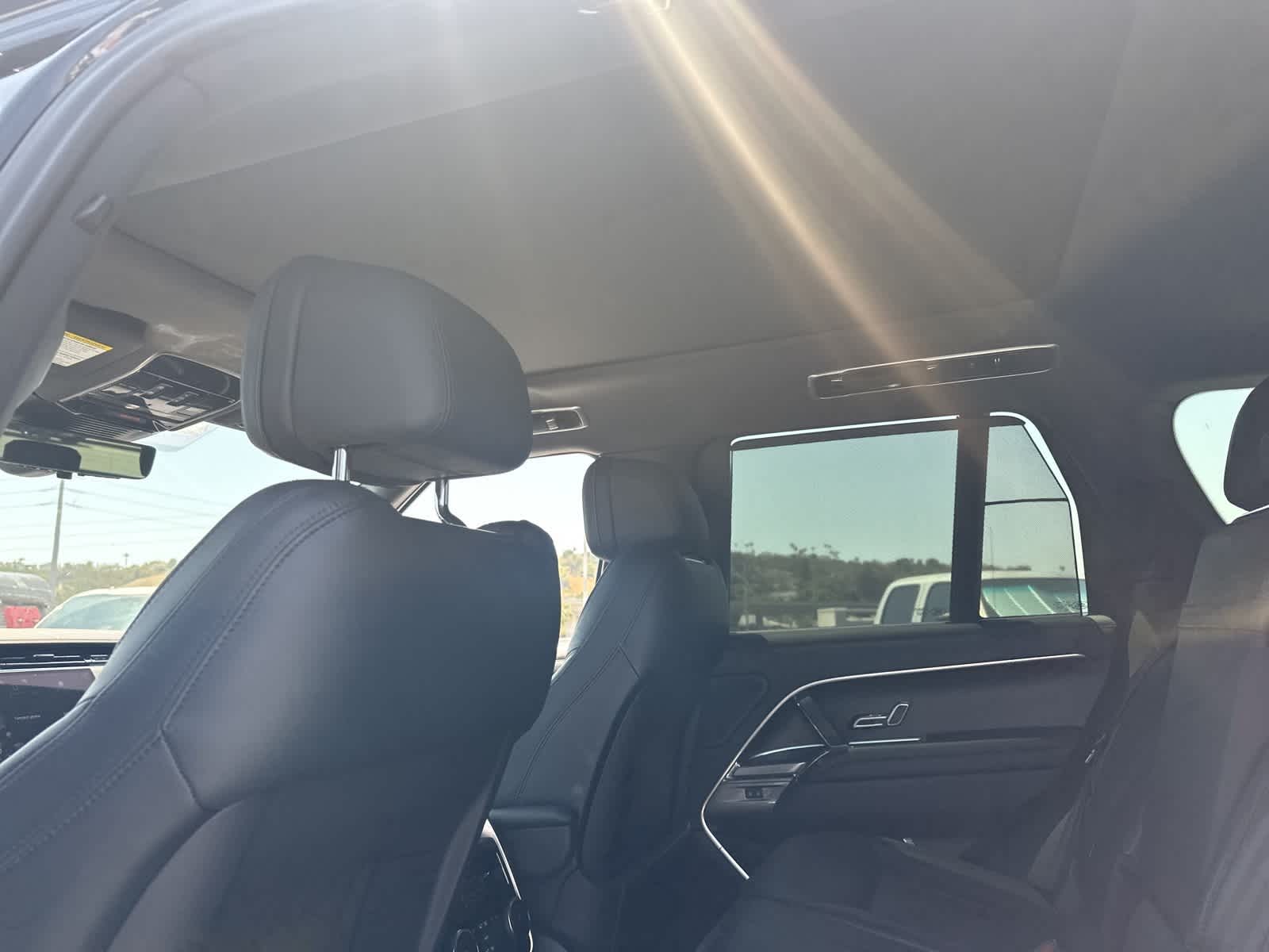 Thumbnail: 2023 Land Rover Range Rover - 19