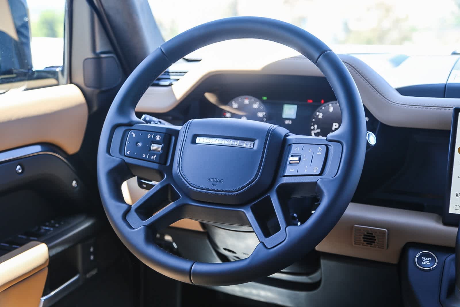 Thumbnail: 2025 Land Rover Defender - 15