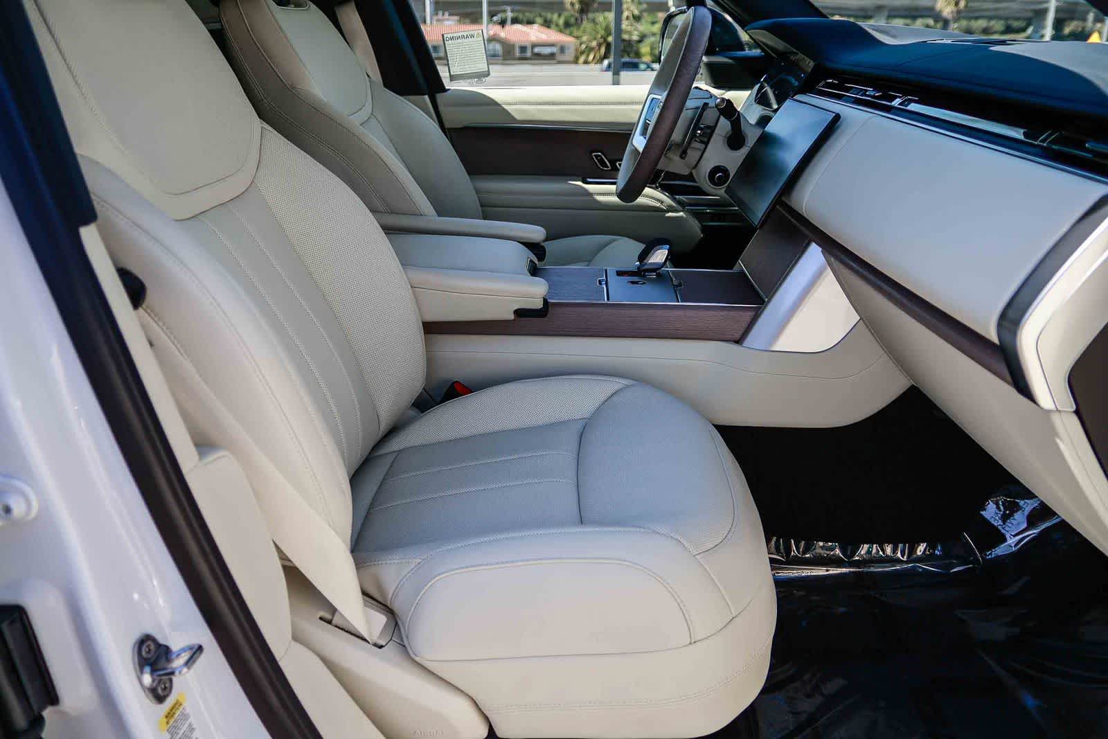 Thumbnail: 2026 Land Rover Range Rover - 17