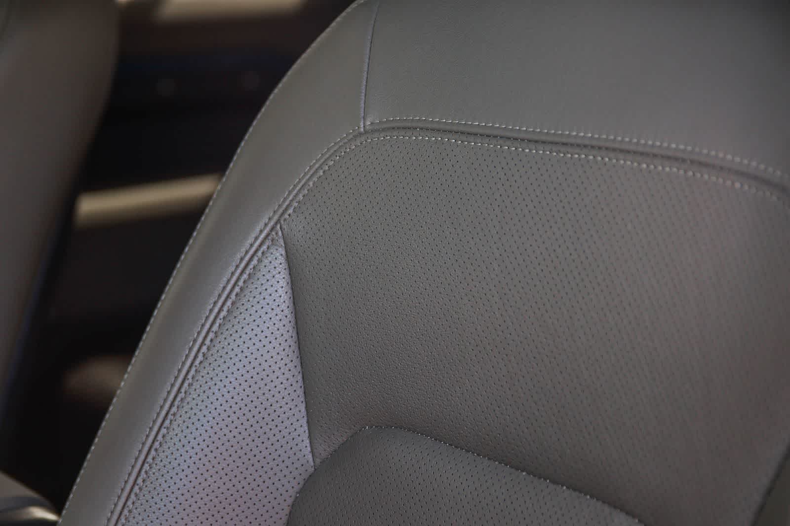 Thumbnail: 2023 Land Rover Defender - 28