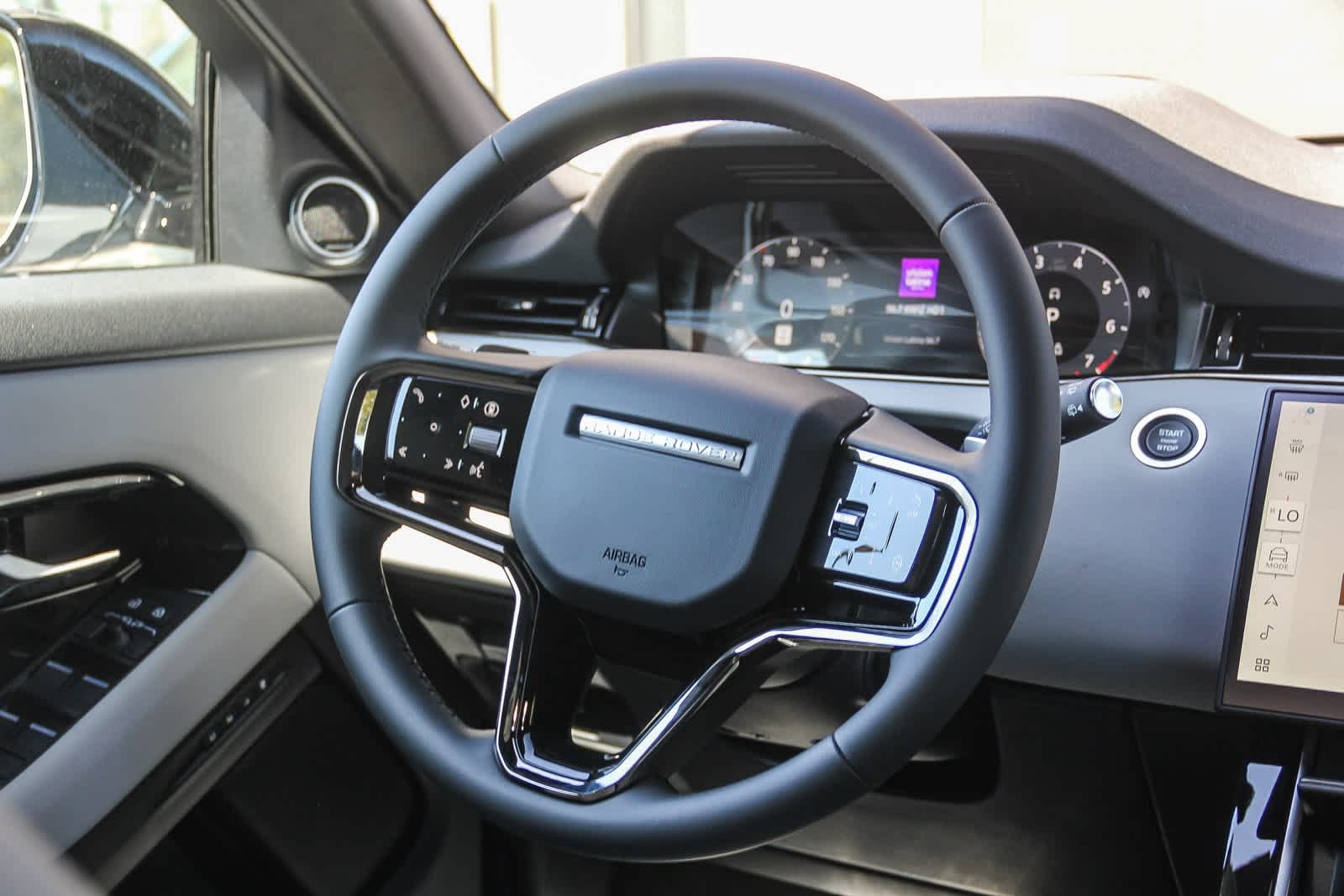 Thumbnail: 2026 Land Rover Range Rover Evoque - 14