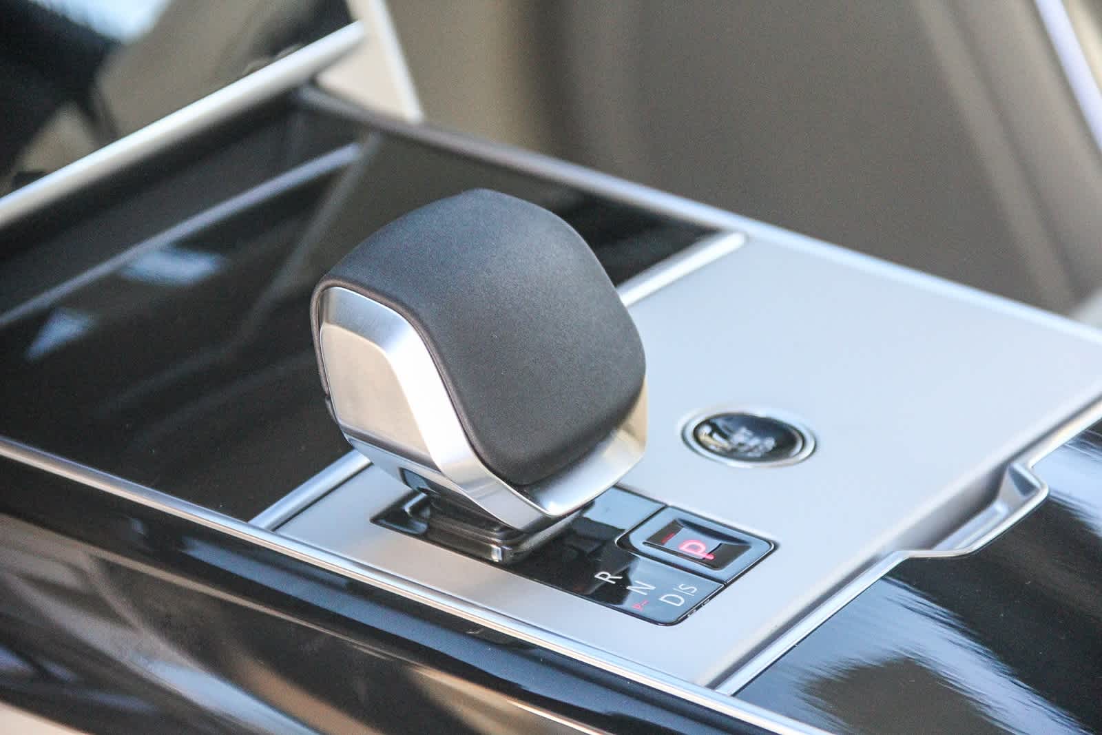 Thumbnail: 2025 Land Rover Range Rover - 19