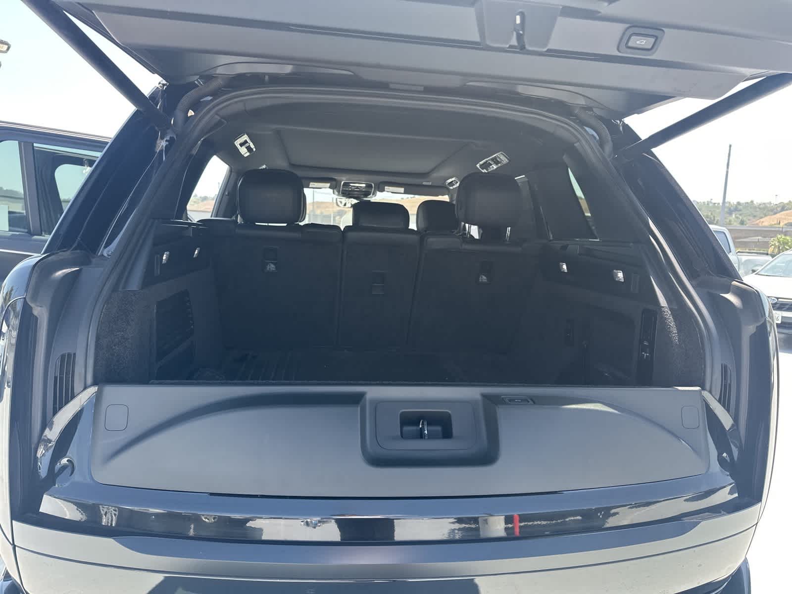 Thumbnail: 2023 Land Rover Range Rover - 20