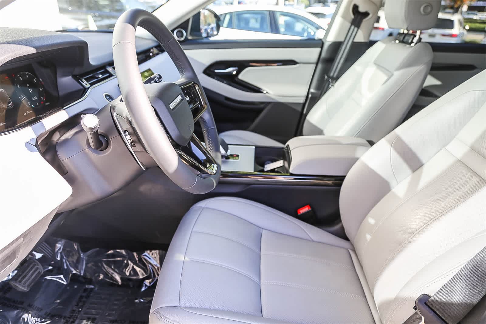 Thumbnail: 2025 Land Rover Range Rover Evoque - 16