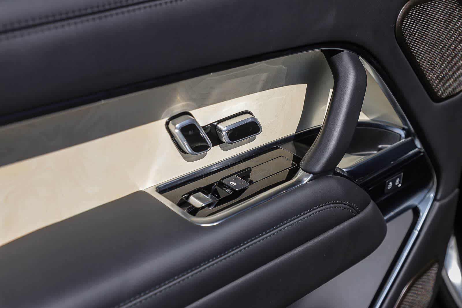 Thumbnail: 2024 Land Rover Range Rover - 22