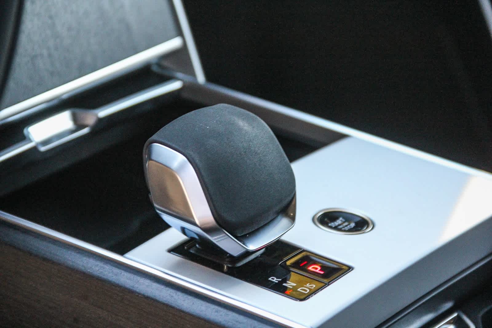 Thumbnail: 2025 Land Rover Range Rover - 17