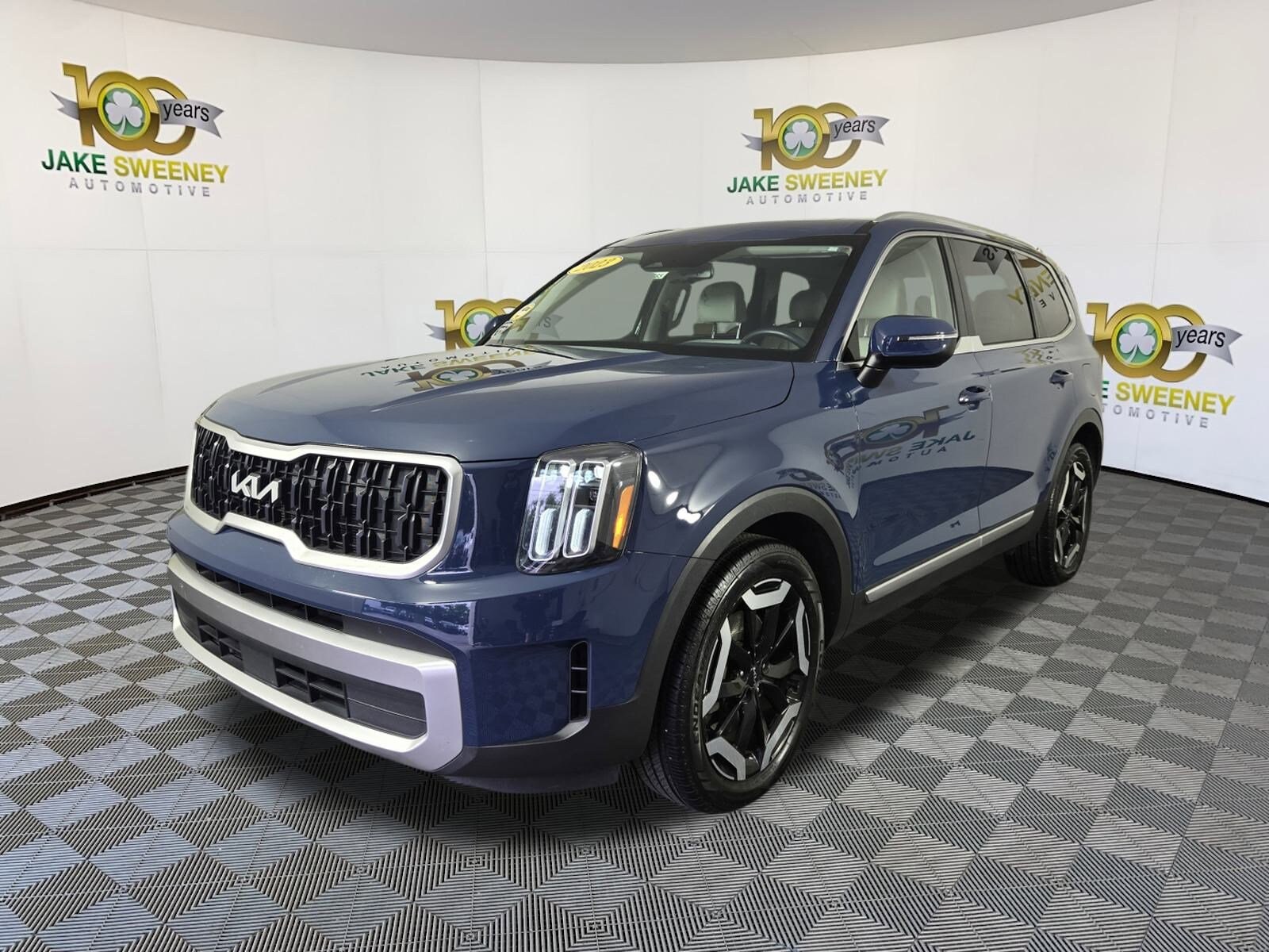 2023 Kia Telluride EX photo 2