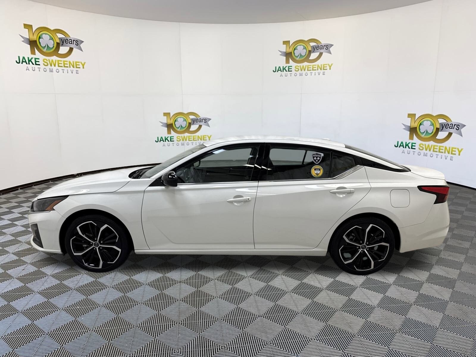 2024 Nissan Altima 2.5 SR photo 3