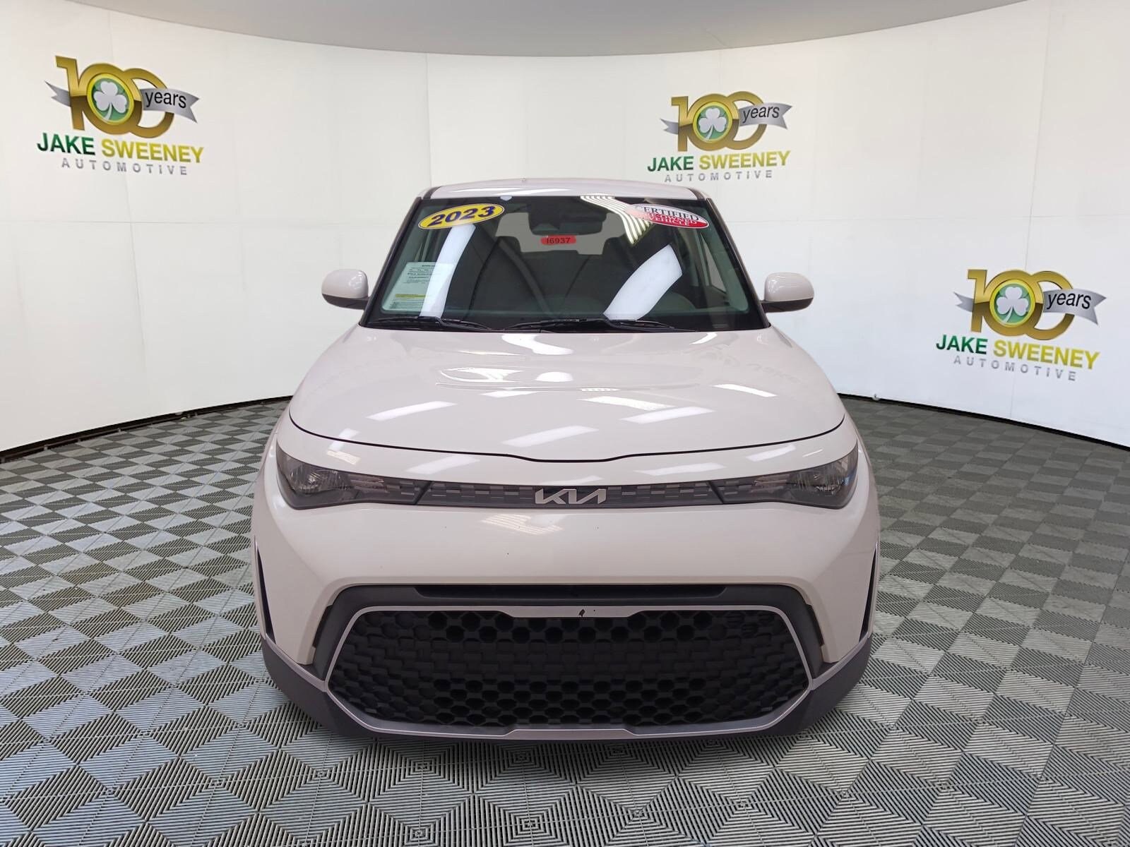 2023 Kia Soul LX photo 2