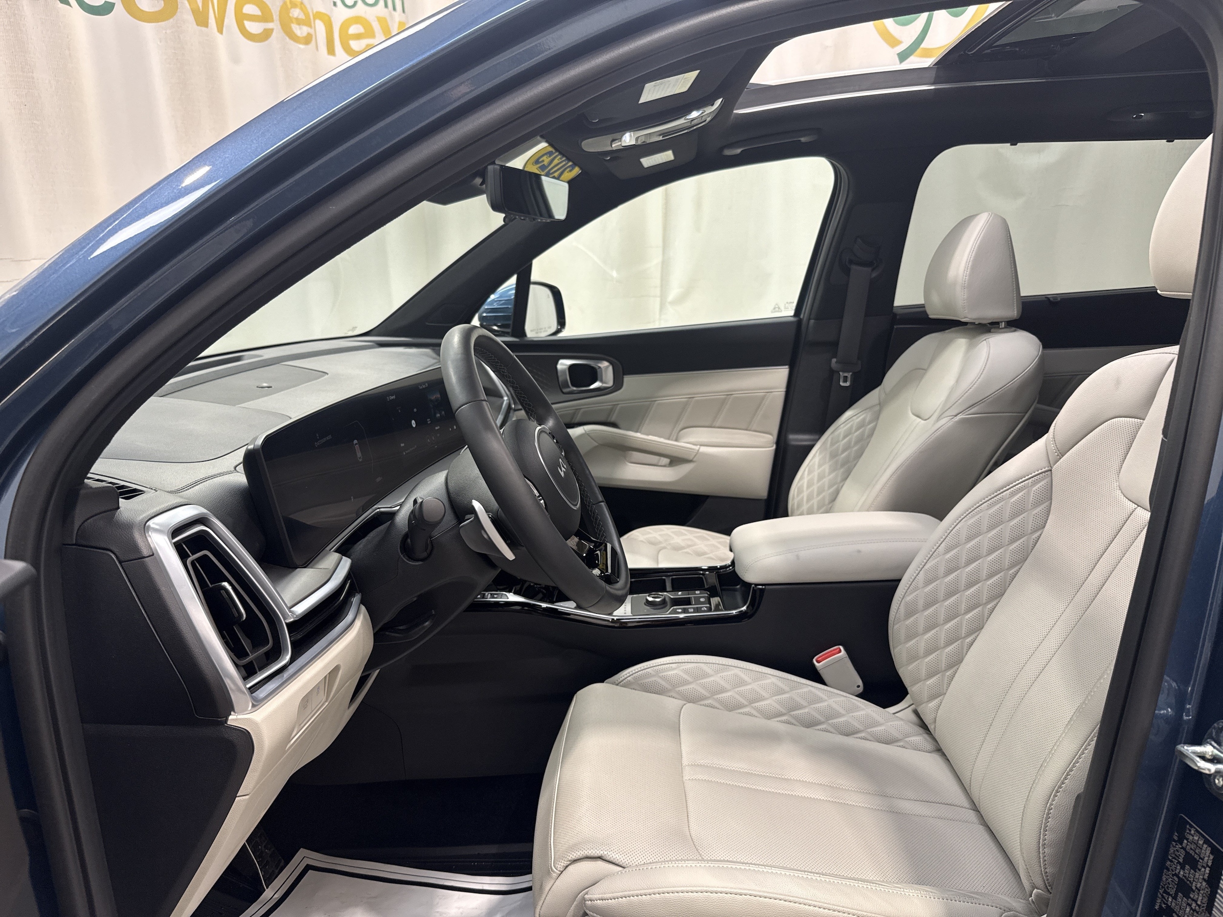 2025 Kia Sorento SX Prestige Hybrid - Photo 10