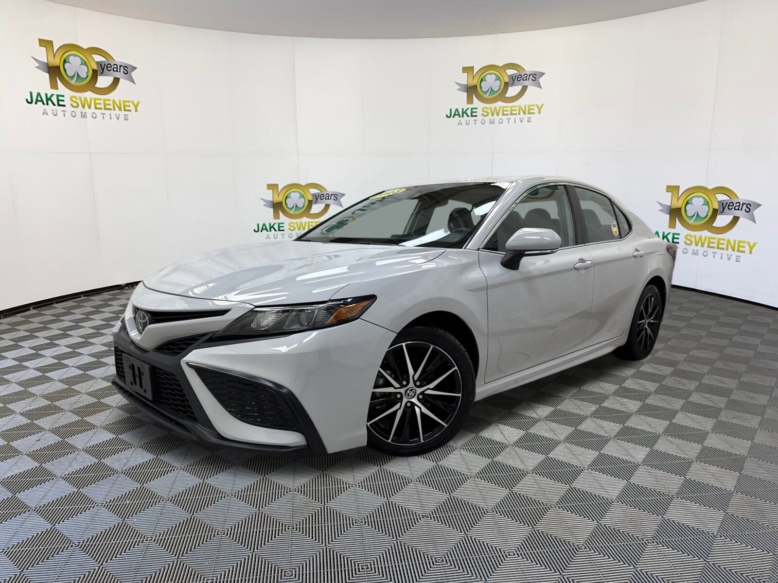 2023 Toyota Camry SE photo 3