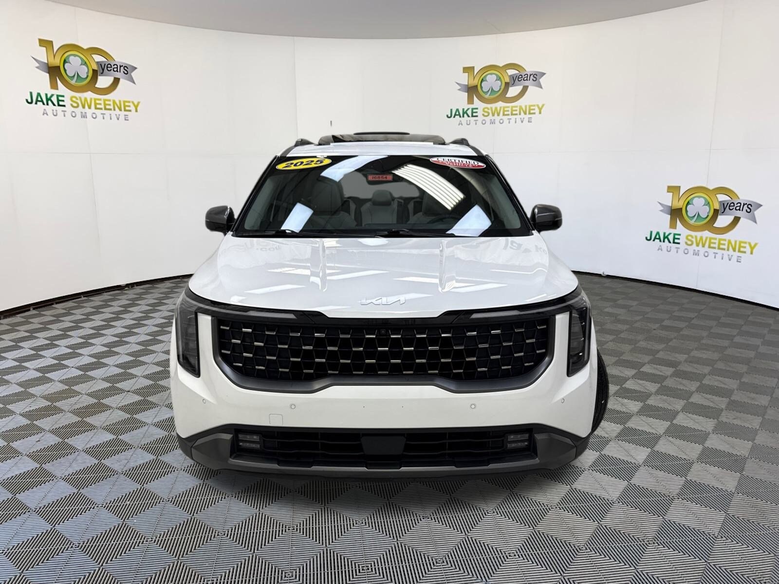 2025 Kia Carnival SX Prestige photo 2