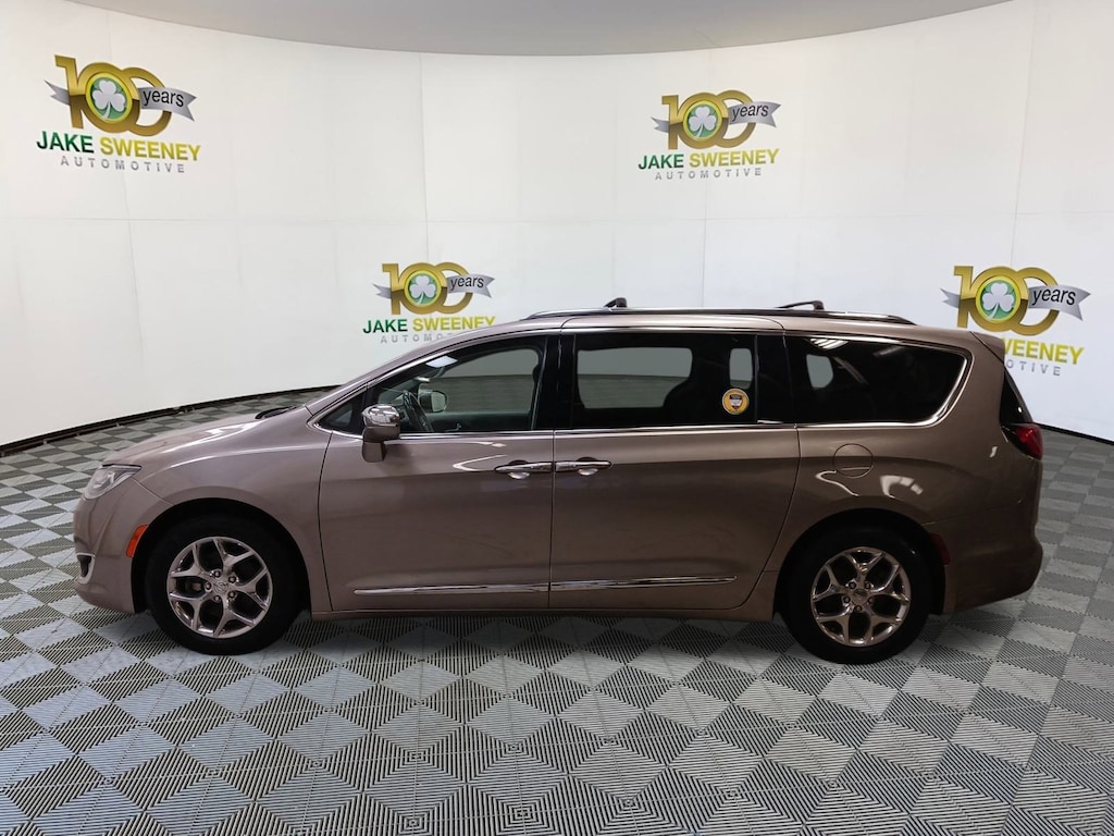 Used 2018 Chrysler Pacifica Limited Limited FWD
