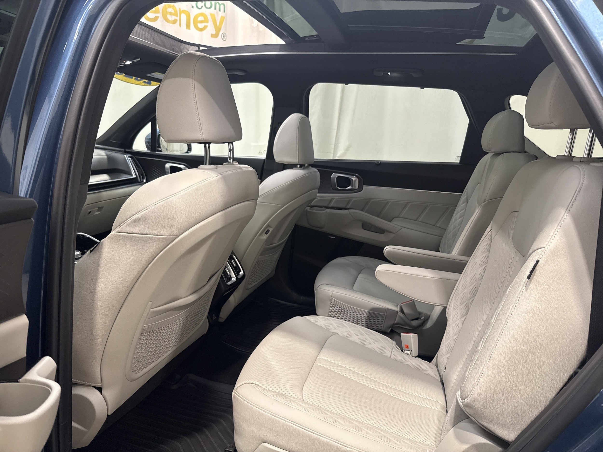 2025 Kia Sorento SX Prestige Hybrid - Photo 12