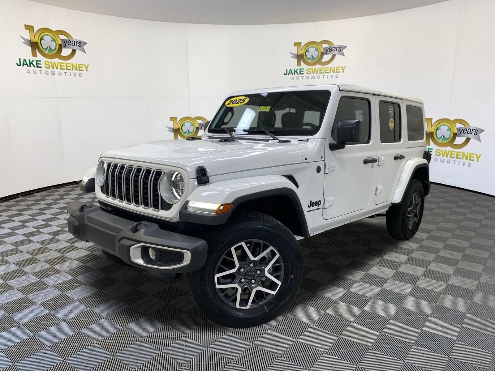 2025 Jeep Wrangler Sahara photo 3