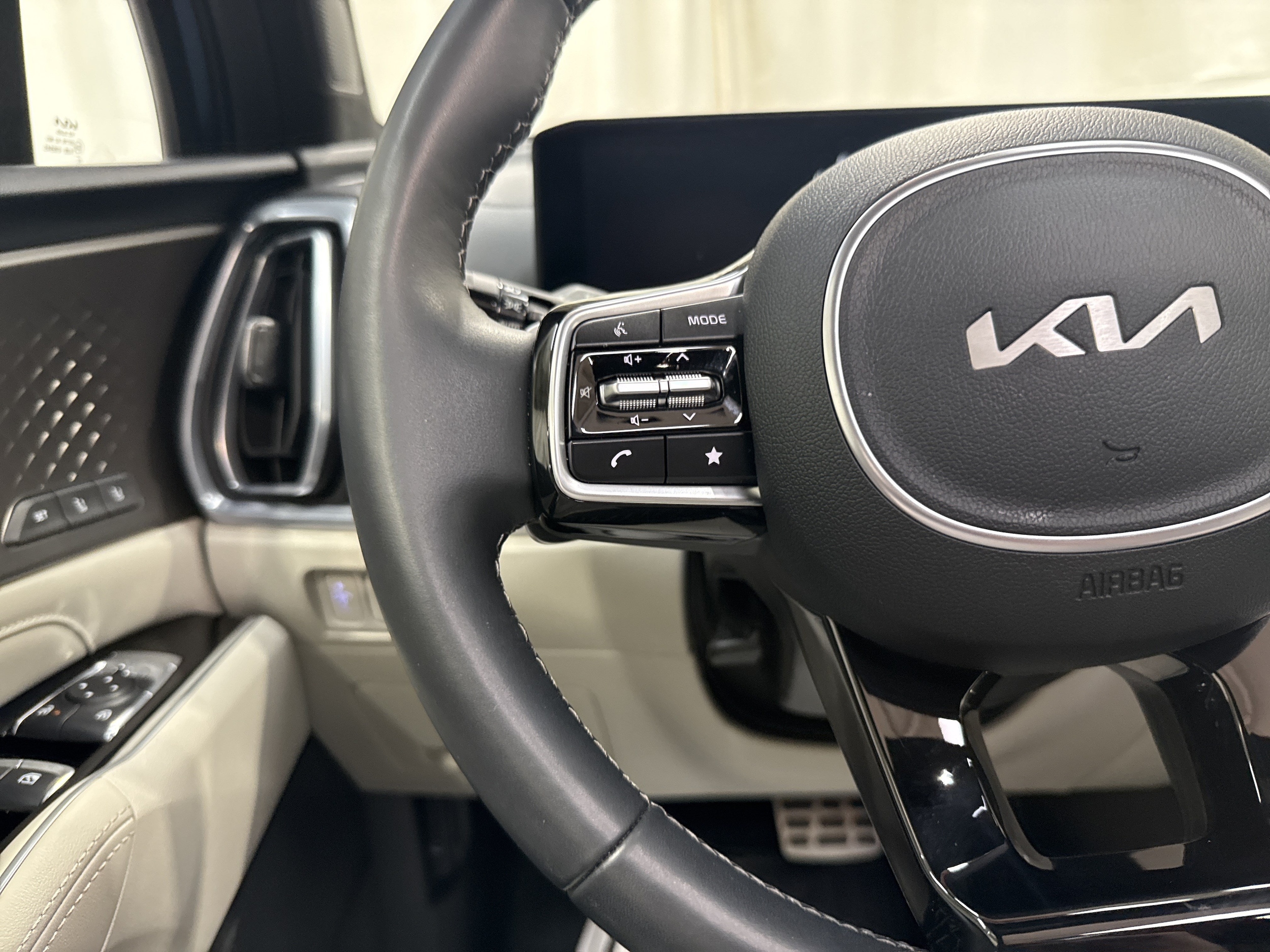 2025 Kia Sorento SX Prestige Hybrid - Photo 15