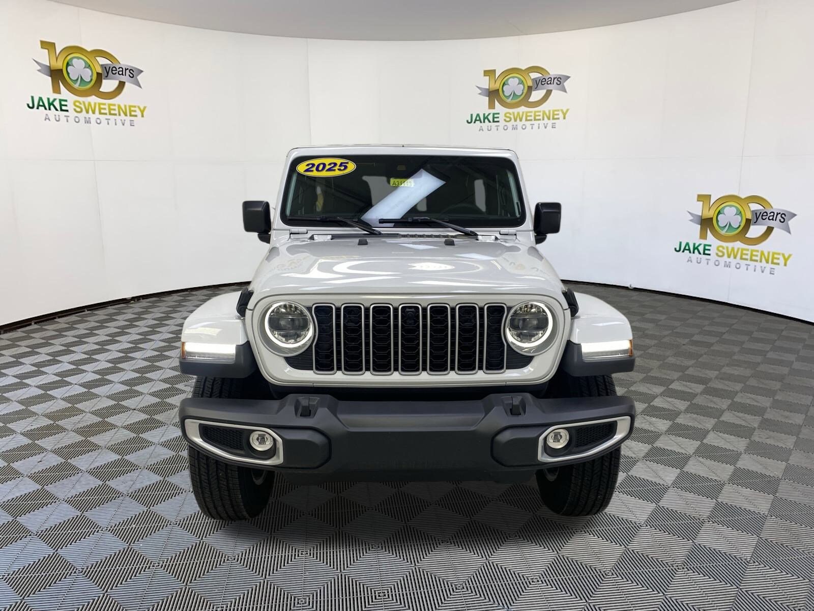 2025 Jeep Wrangler Sahara photo 2