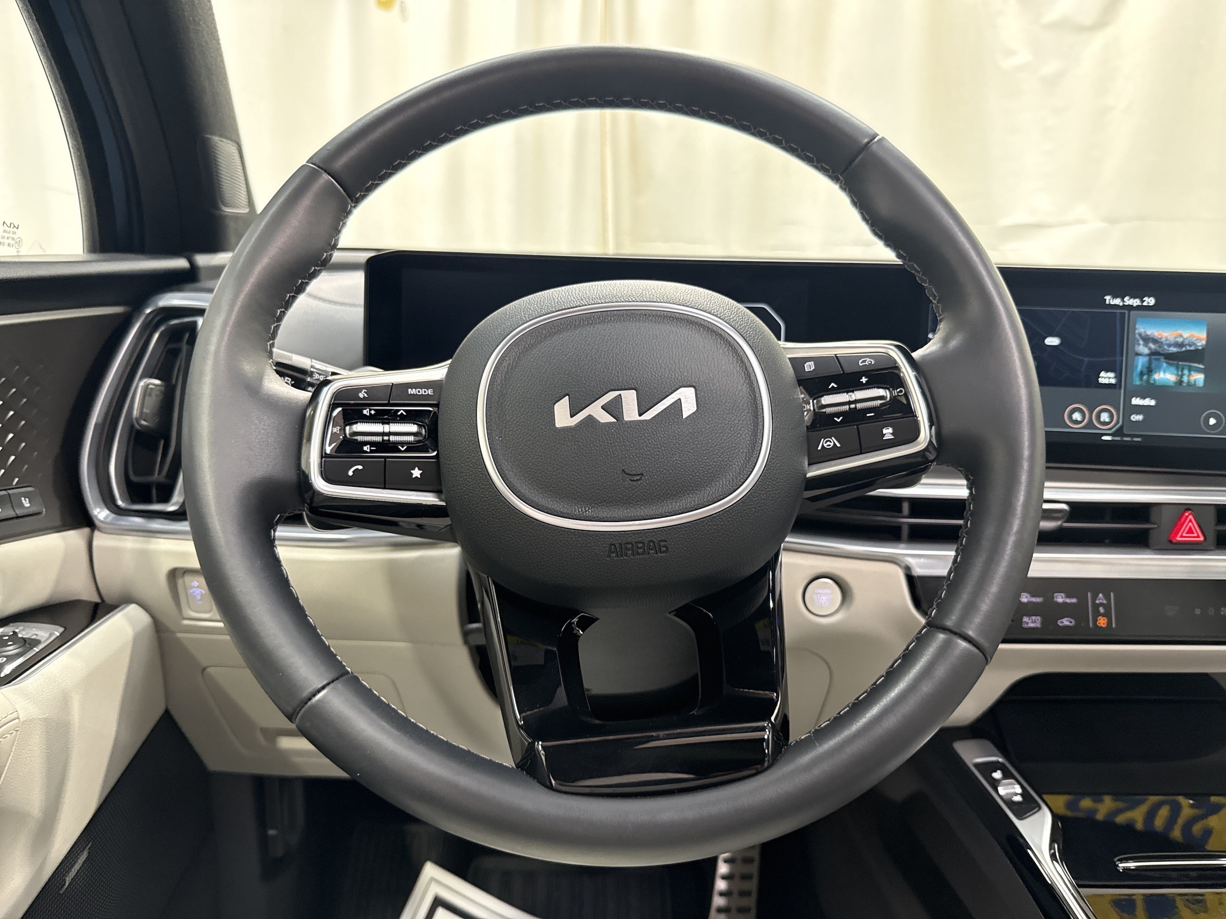 2025 Kia Sorento SX Prestige Hybrid - Photo 14