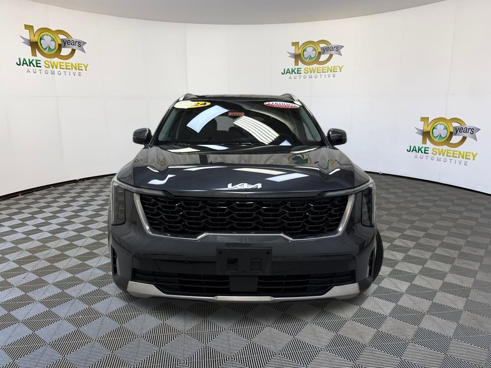 2024 Kia Sorento S photo 2