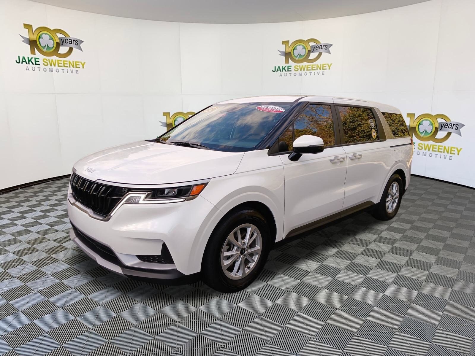 2024 Kia Carnival LX photo 3