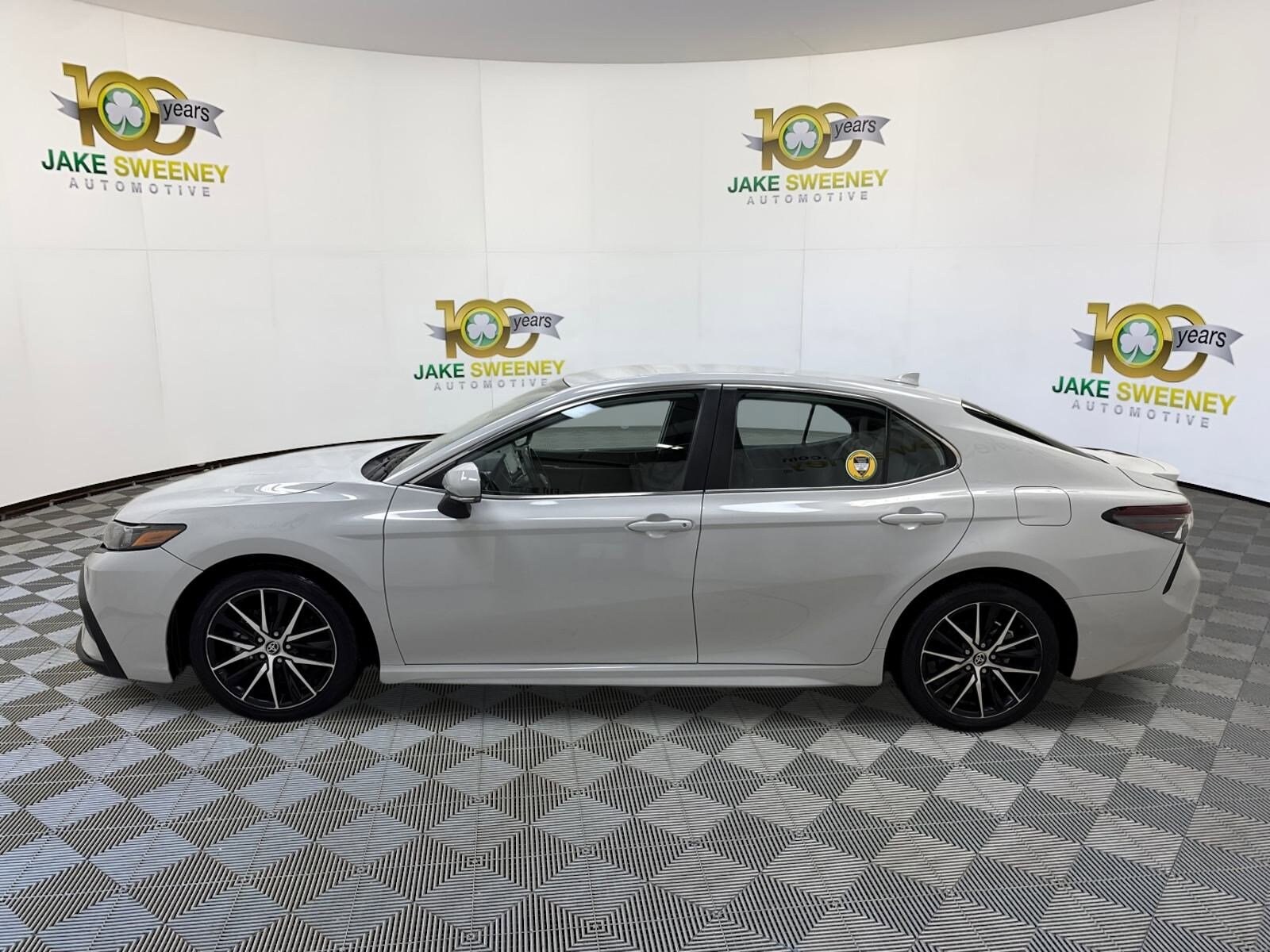 2023 Toyota Camry SE photo 4