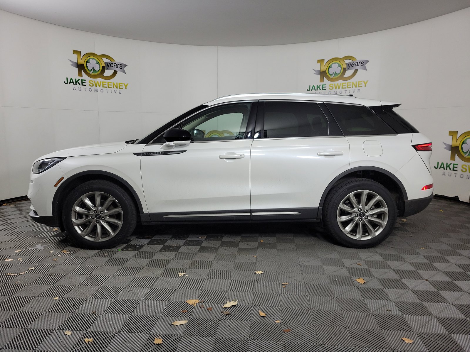 2022 Lincoln Corsair Standard photo 2