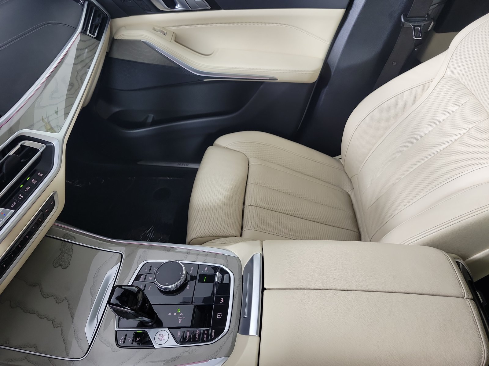 2022 BMW X7 40i - Photo 23