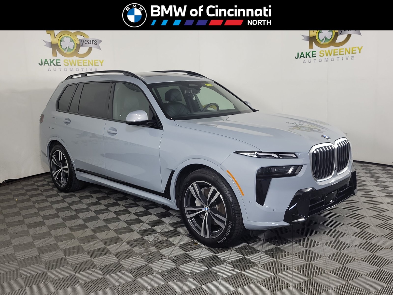 2025 BMW X7 40i