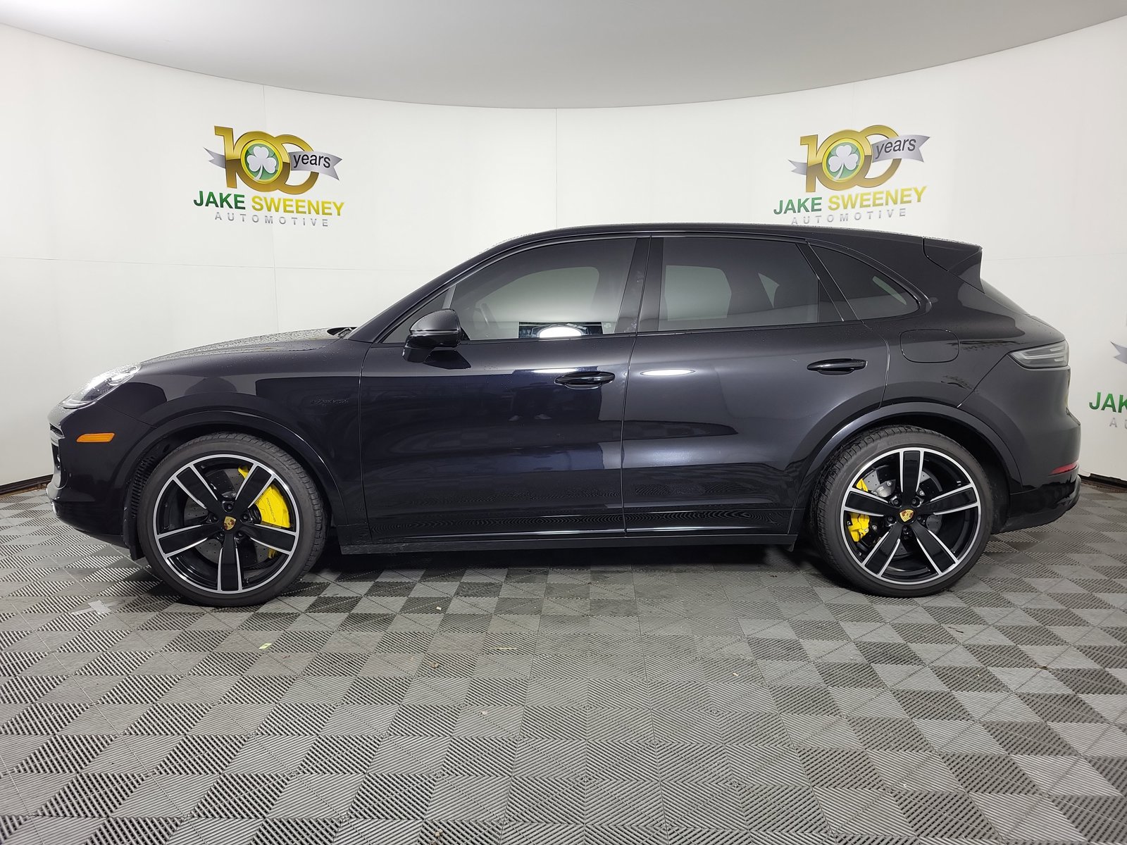 2022 Porsche Cayenne Turbo S E-Hybrid photo 2