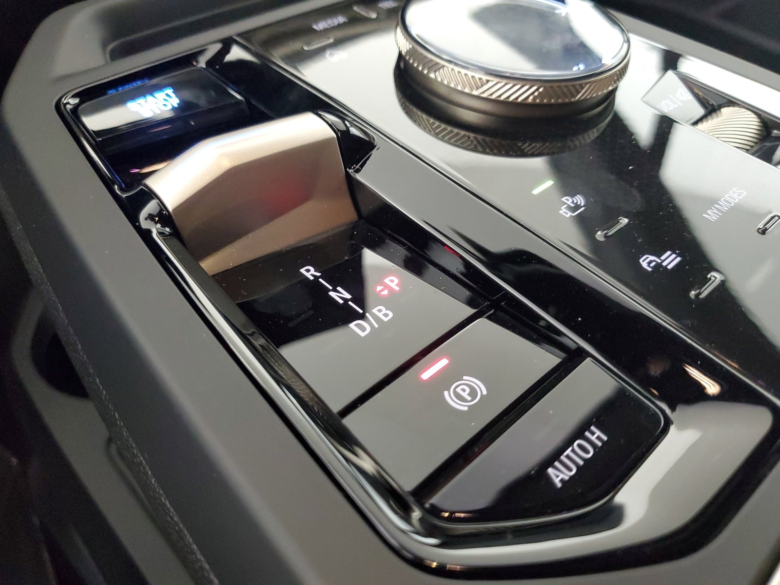 2026 BMW iX 45 - Photo 22